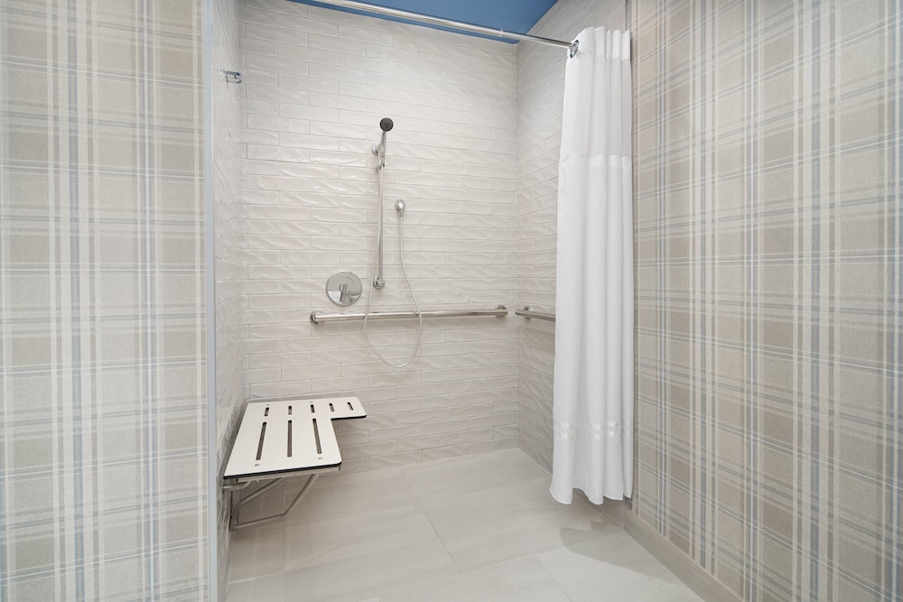 Suite, 1 King Bed, Transfer Shower (Communications Accessible) - Photo 10