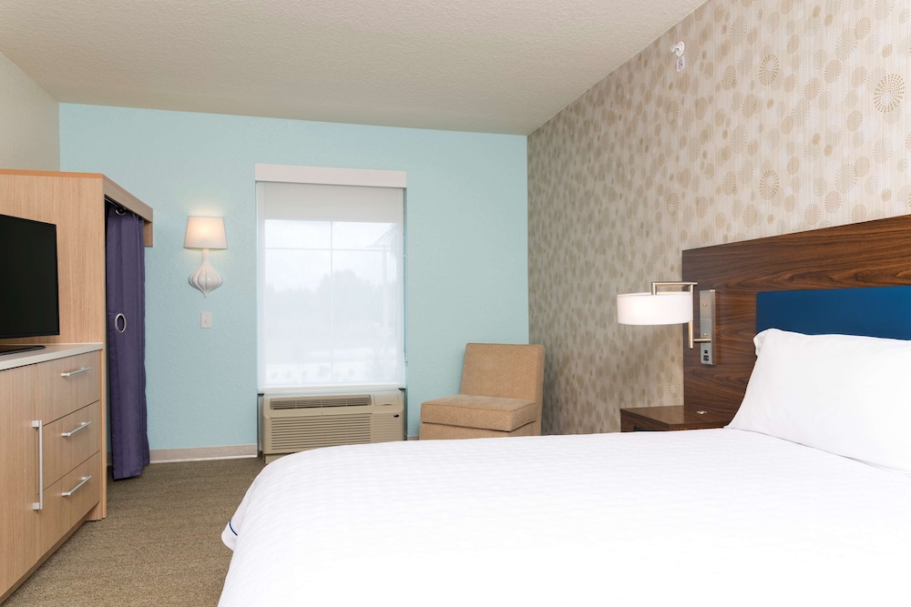 Suite, 1 King Bed, Accessible, Non Smoking (Mobility & Hearing, Roll-in Shower)