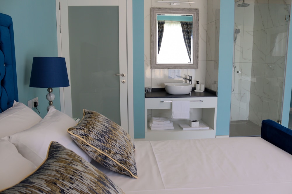 Deluxe Room, Balcony - Photo 3