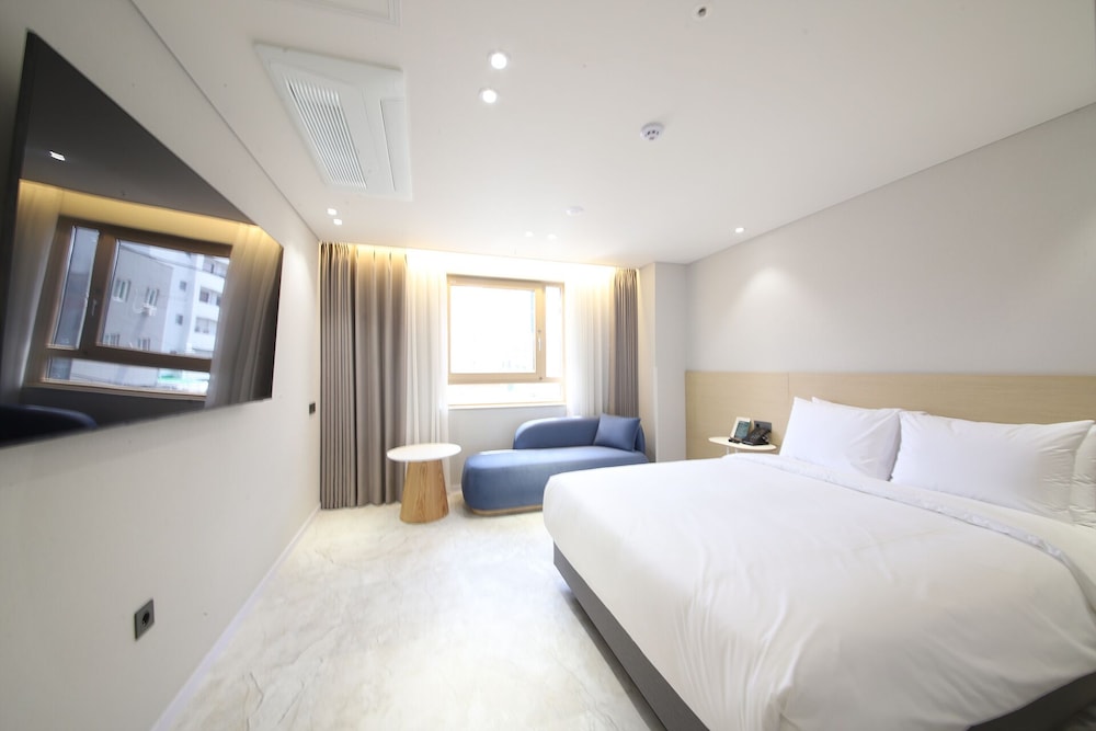 Business Double Room - Photo 1