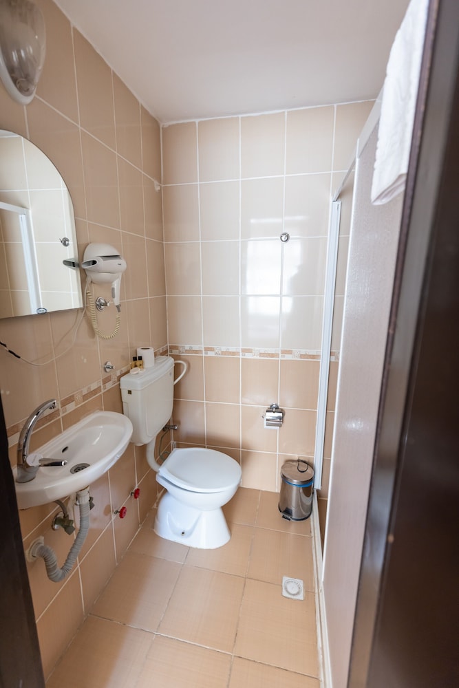 Deluxe Double Room - Photo 11