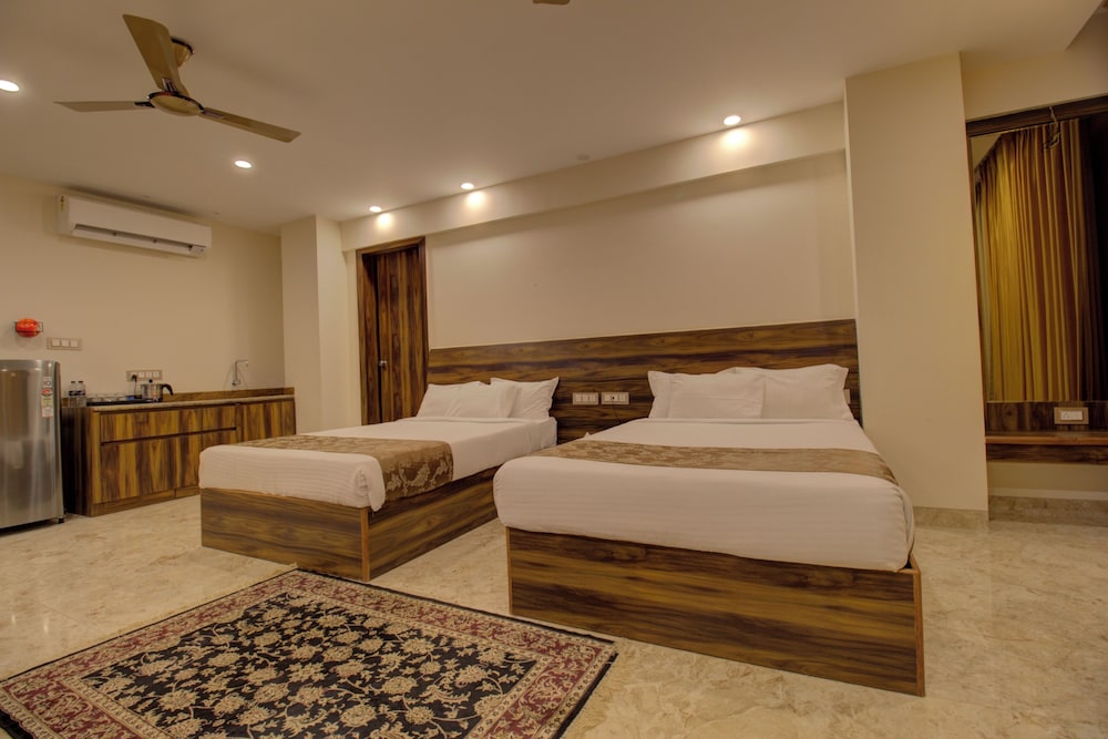 Family Double Room, 2 Queen Beds, City View - Photo 4