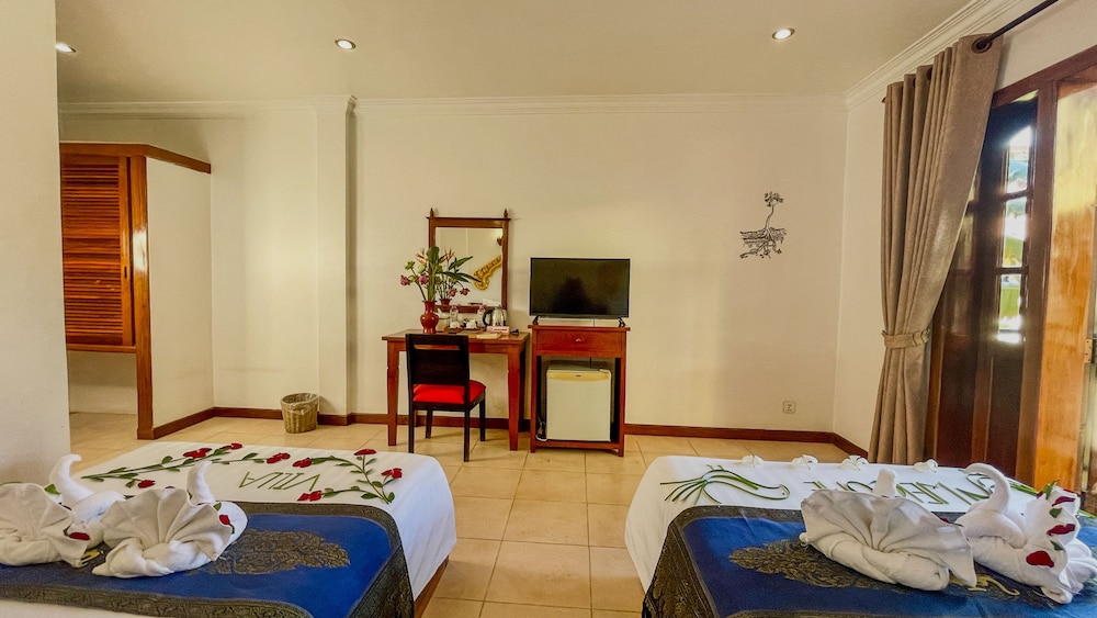 Cabana Double or Twin with Balcony Pool View photo 3