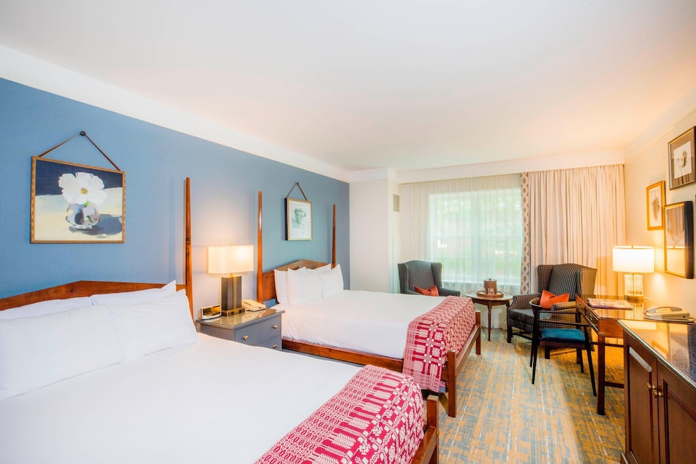 Deluxe Room, 2 Queen Beds (Mobility Accessible, Roll-In Shower)
