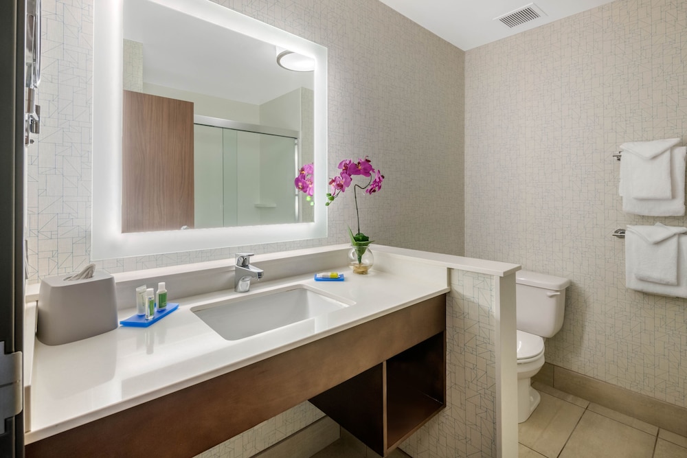 Suite, 2 Queen Beds - Photo 16
