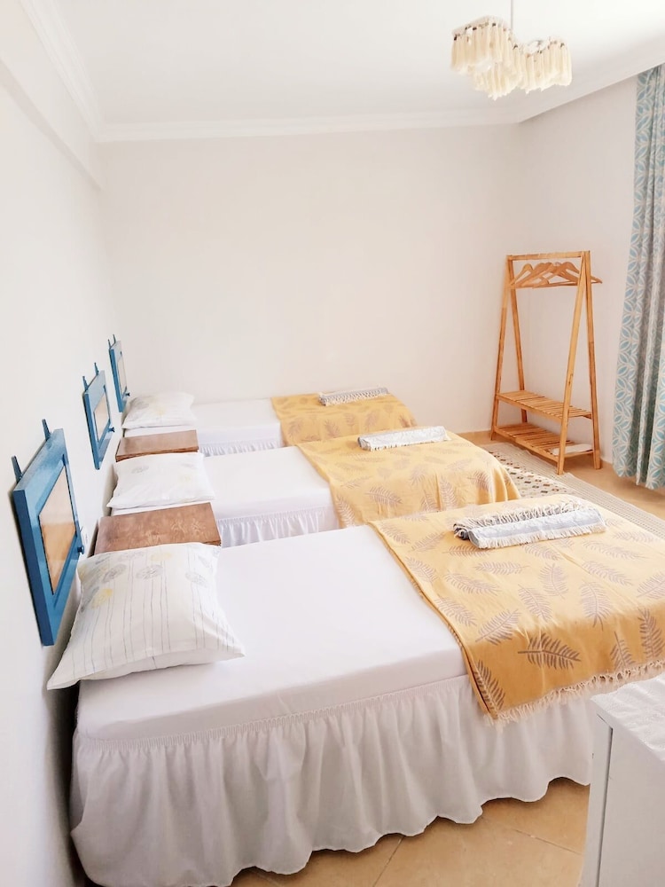 Economy Triple Room photo 1