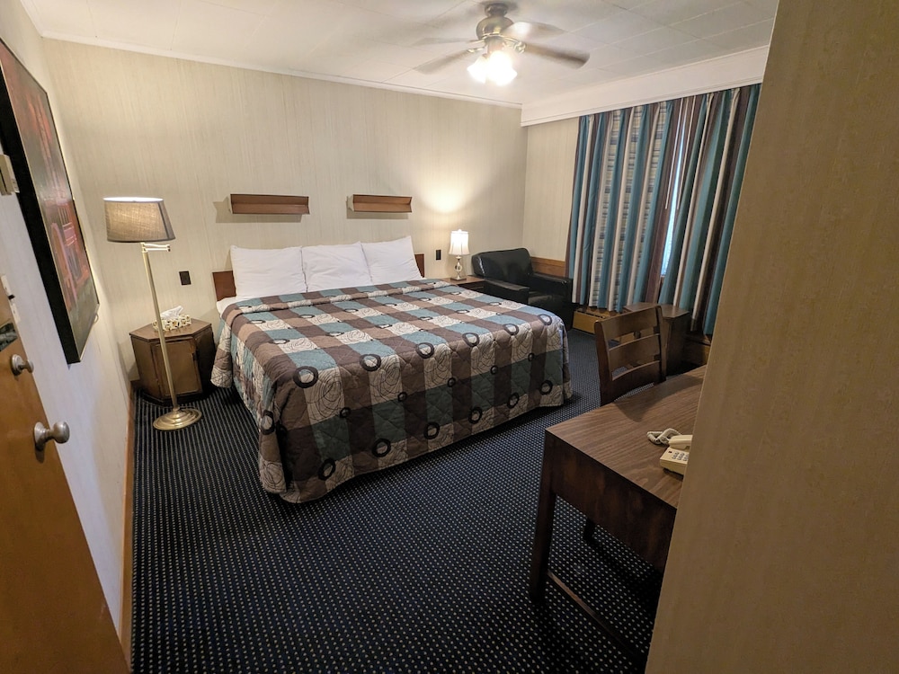 Standard Room, 1 King Bed