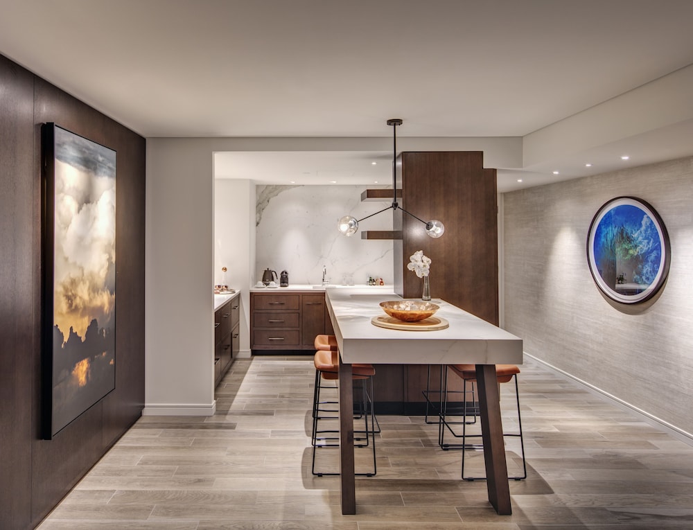 One Bedroom City View Suite thumbnail 5