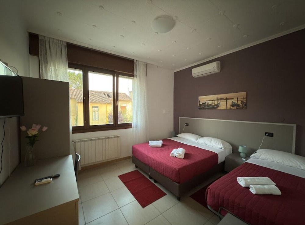 Classic Triple Room, City View