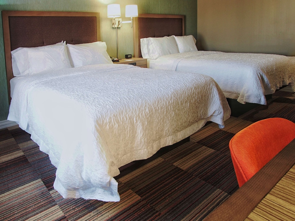 Room, 2 Queen Beds, Non Smoking, Refrigerator & Microwave photo 1