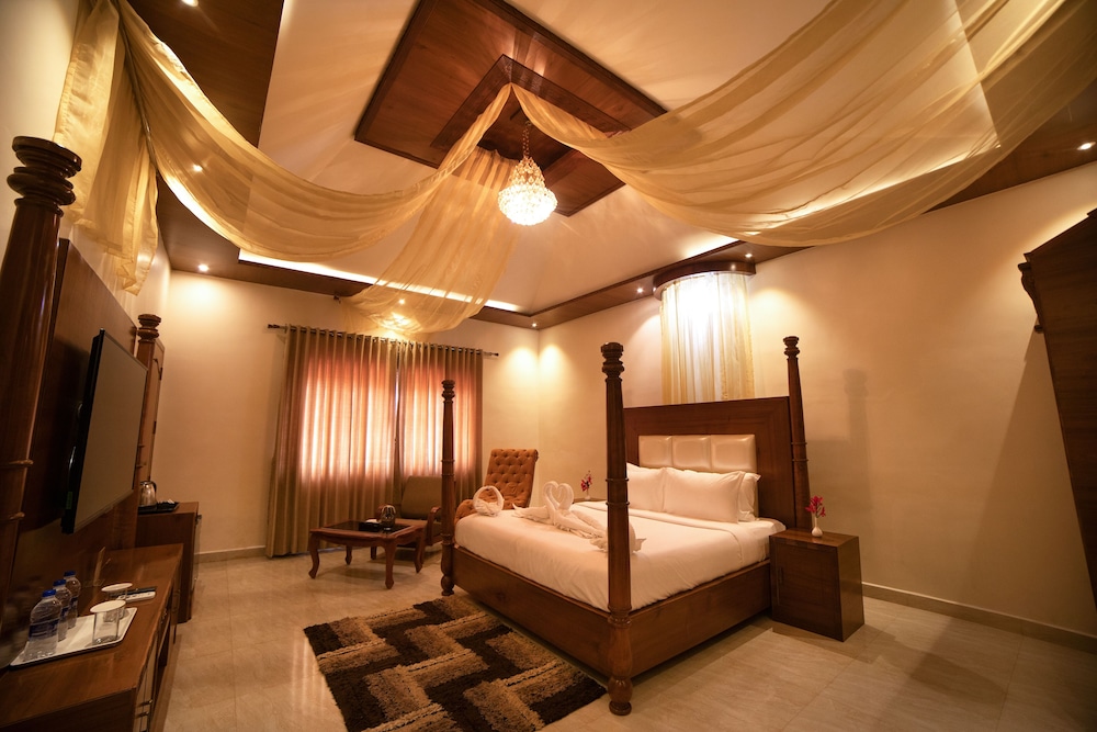 Honeymoon Suite photo 3