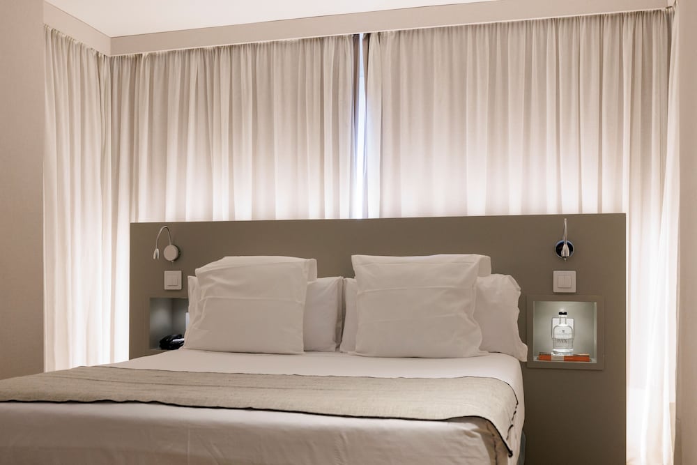 Deluxe Double or Twin Room - Photo 4