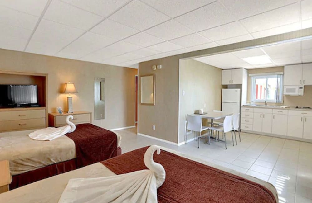 Family Single Room, 2 Double Beds, Kitchenette (Type E, Building 1) photo 1