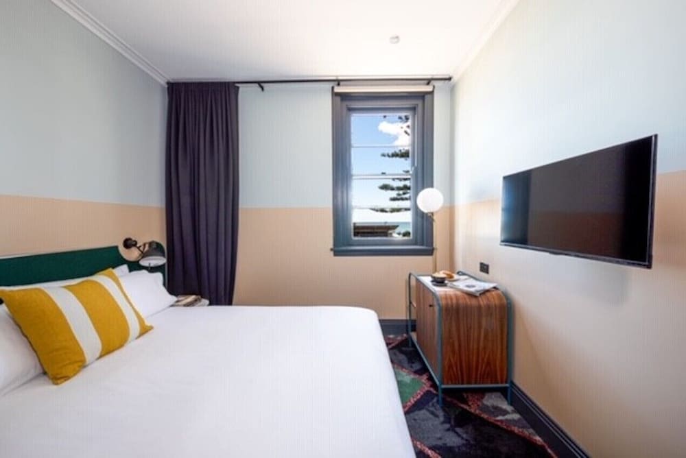 Room, 1 Queen Bed, Beach View photo 1