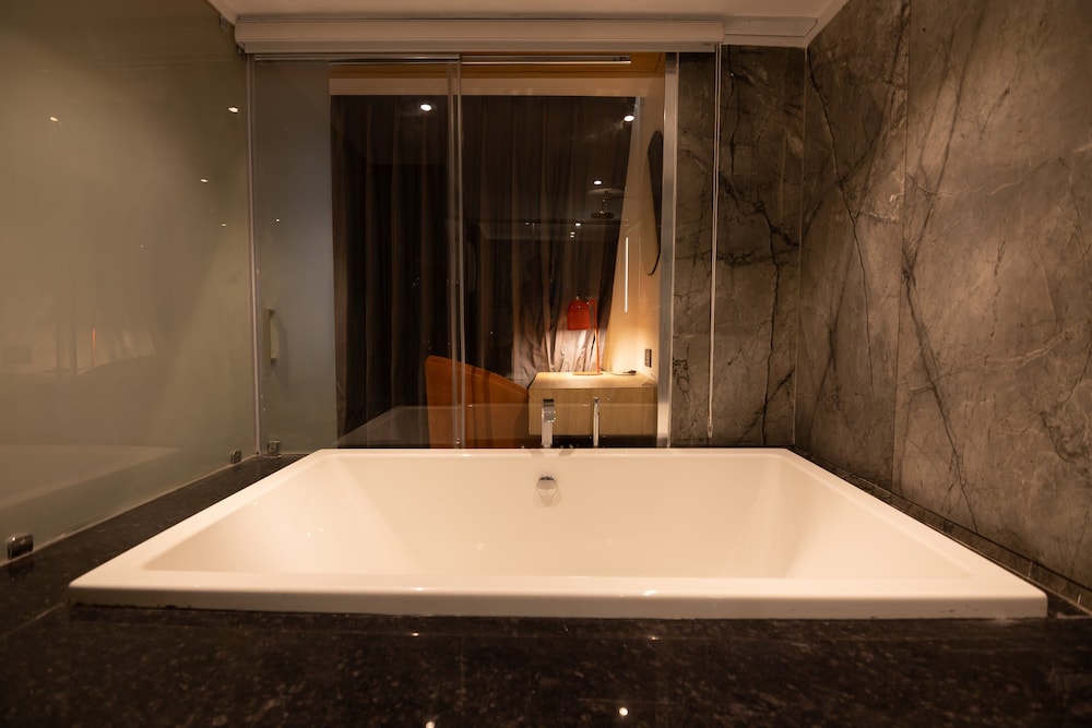Suite, 1 King Bed, Kitchenette (Dining) - Photo 9
