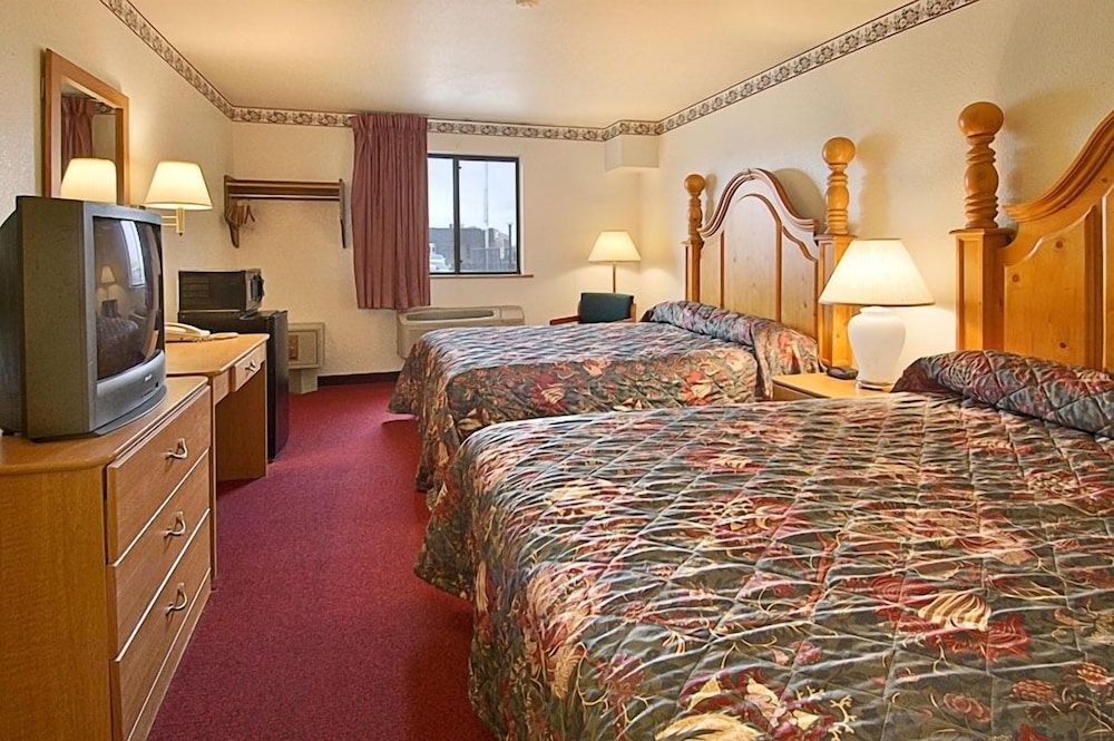 Standard Room, 2 Queen Beds - Photo 1