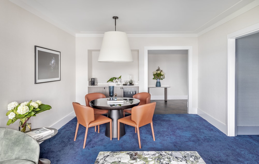 1 King 1 Bedroom Suite Bridge View thumbnail 5