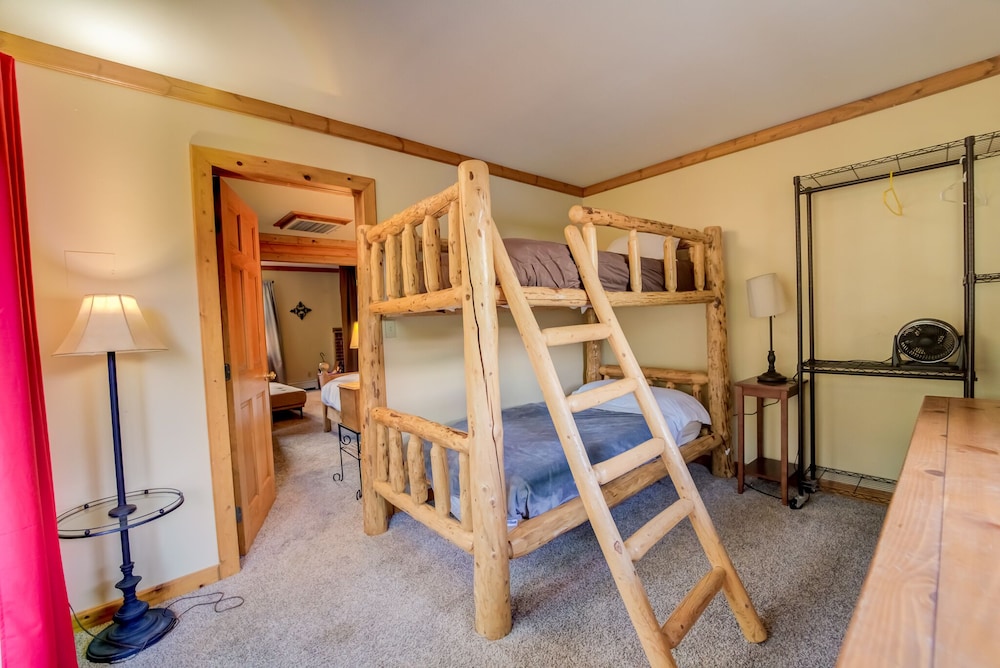 Condo, Multiple Beds, Kitchen, Mountain View photo 1