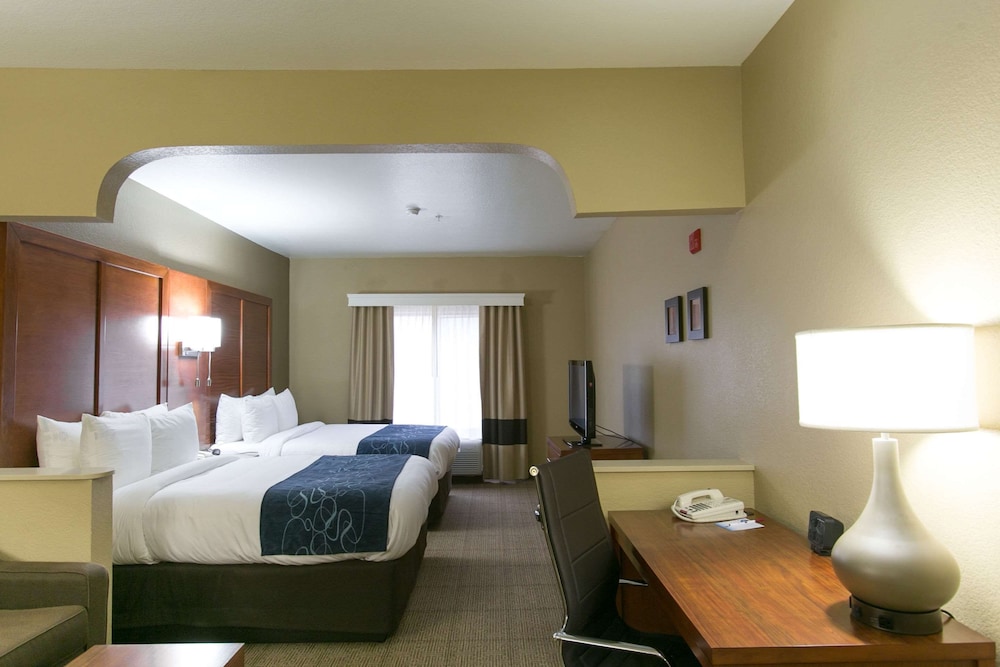 Suite, 2 Queen Beds - Photo 4