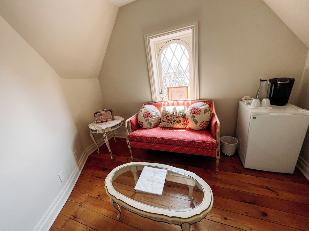 Standard Suite, 1 Queen Bed photo 2