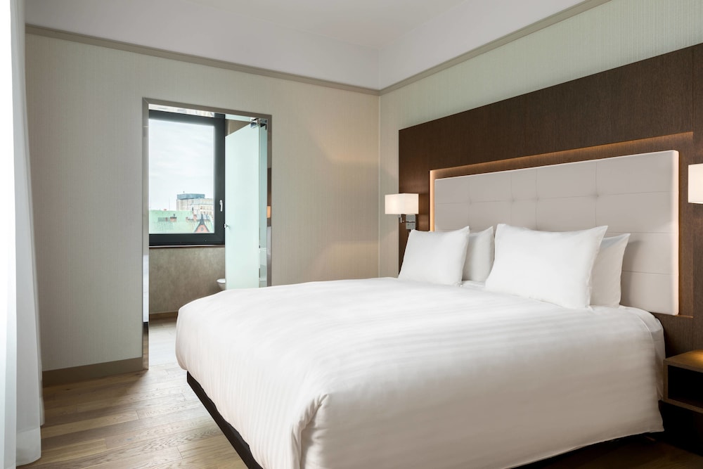 Comfort Room, 1 King Bed with Sofa bed