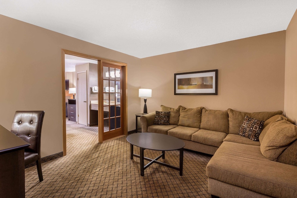 Suite, 1 King Bed, Non Smoking photo 2