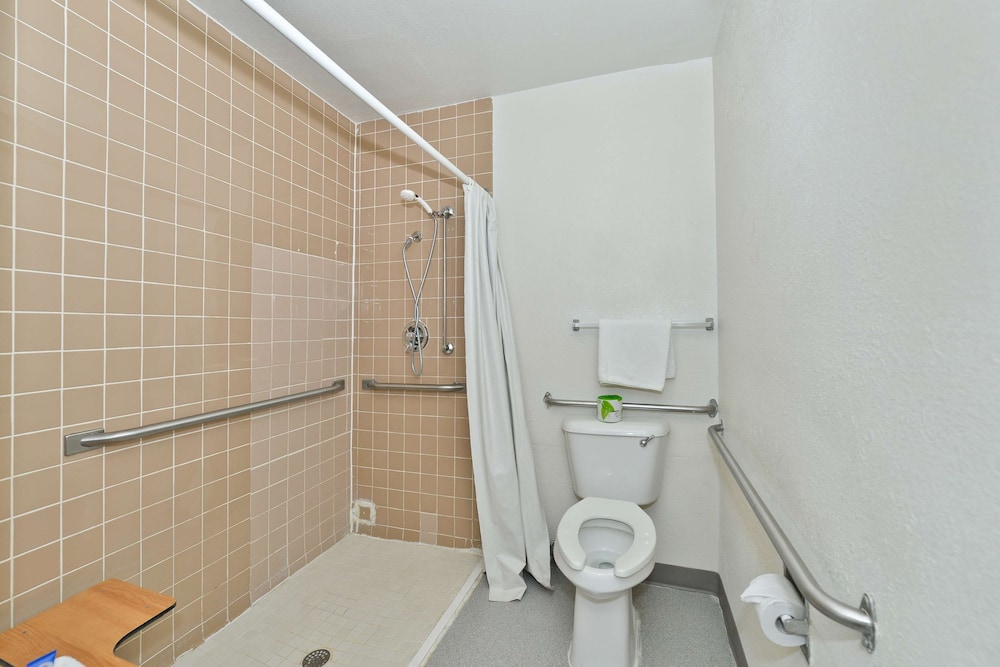 Room, 2 Double Beds, Non Smoking - Photo 6