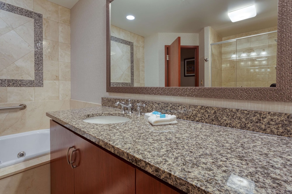 Suite, 1 King Bed, Refrigerator & Microwave (2 Rooms, Jetted tub) - Photo 3