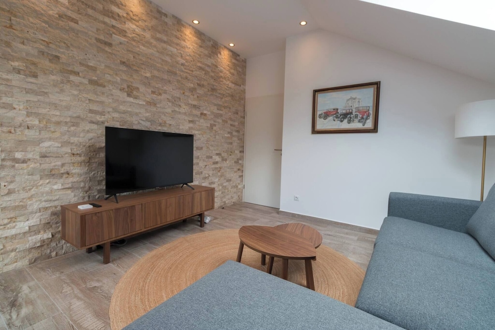 Apartment, 2 Bedrooms, Balcony, Mountain View