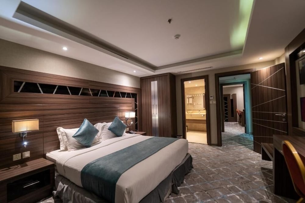 Executive Suite, 2 Bedrooms, Balcony photo 1