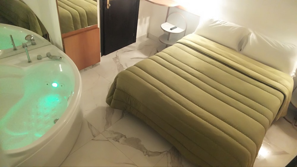 Romantic Double Room, Hot Tub - Photo 8