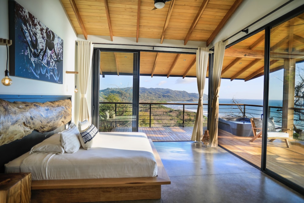 Jade Luxury Suite with Private Jacuzzi