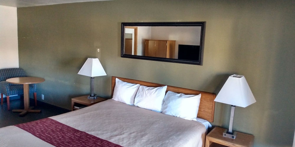 Deluxe Room, 1 King Bed (Second Floor) photo 1