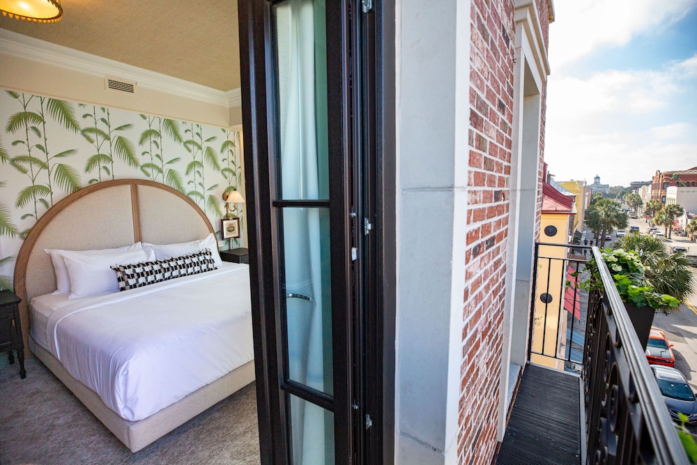 Deluxe Room, 1 King Bed, Balcony