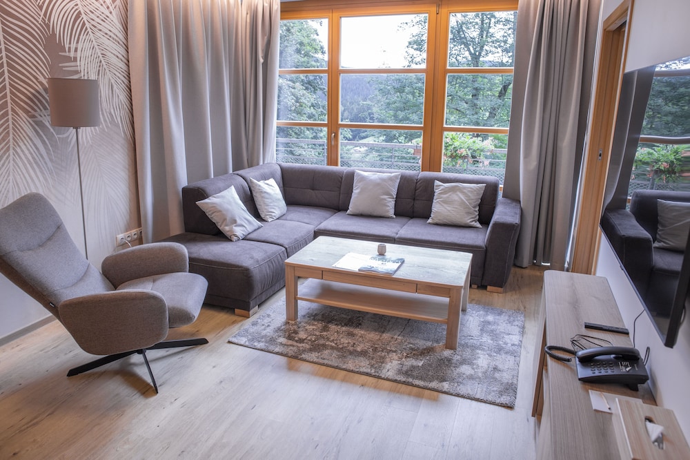 Junior Apartment, 1 Bedroom, Garden View, Annex Building photo 2