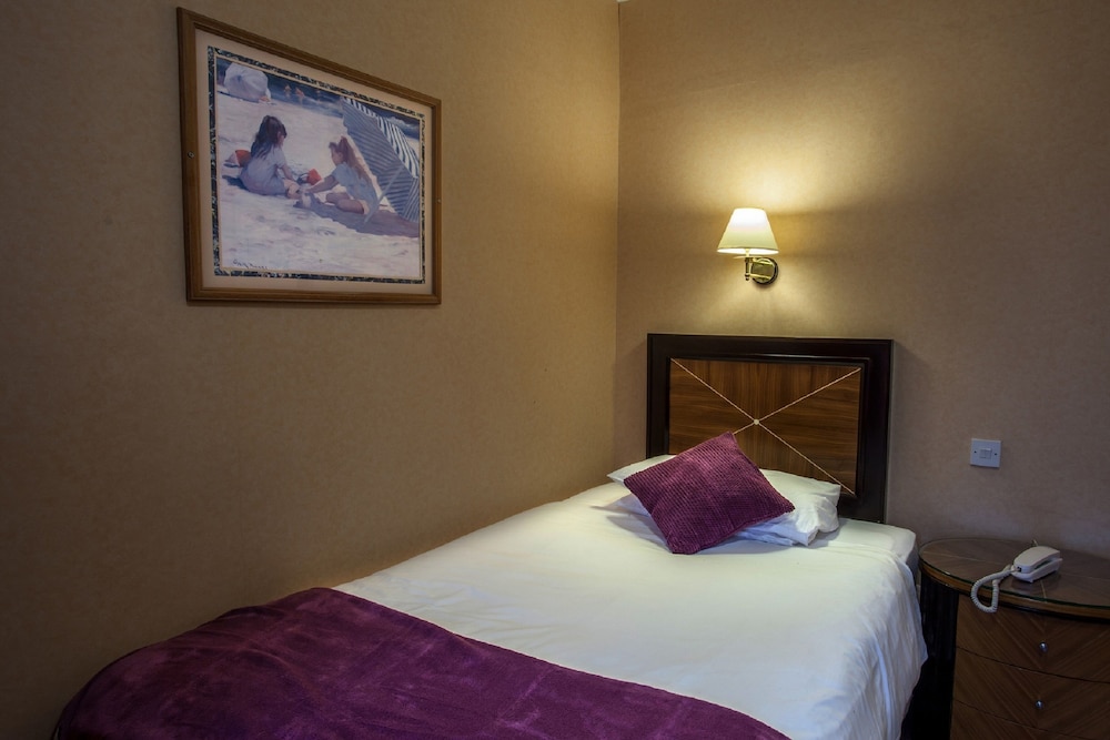 Single Room (No Windows)