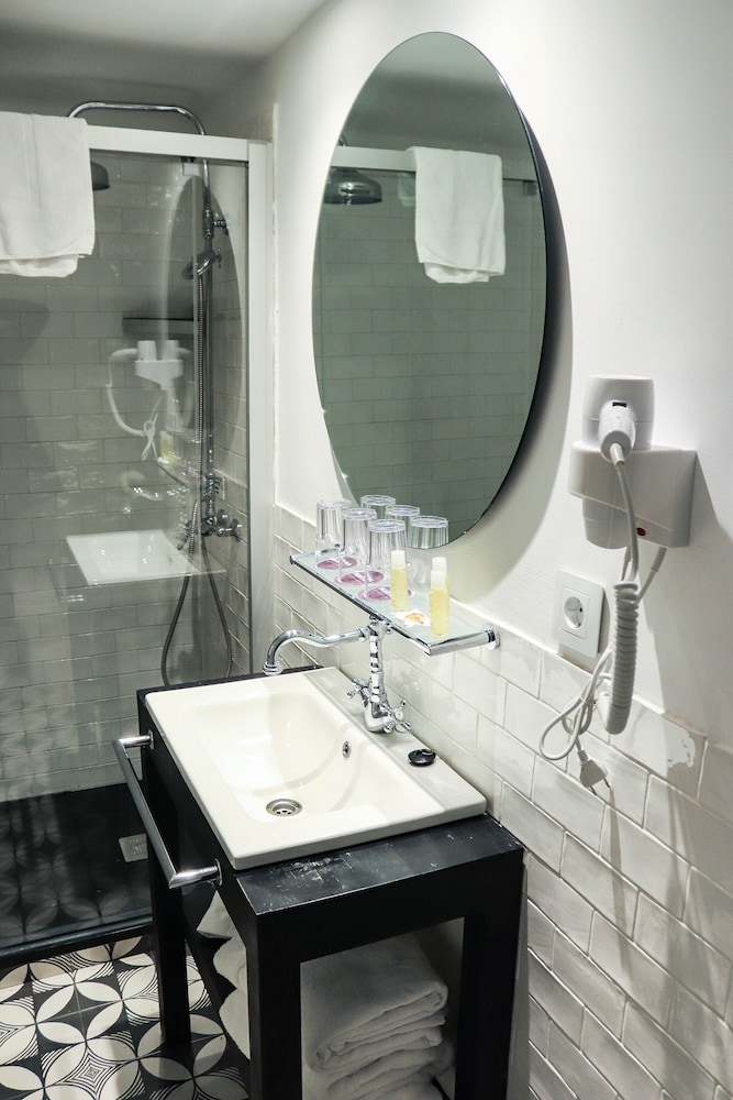 Standard Twin Room, Balcony, Partial Sea View, photo 6