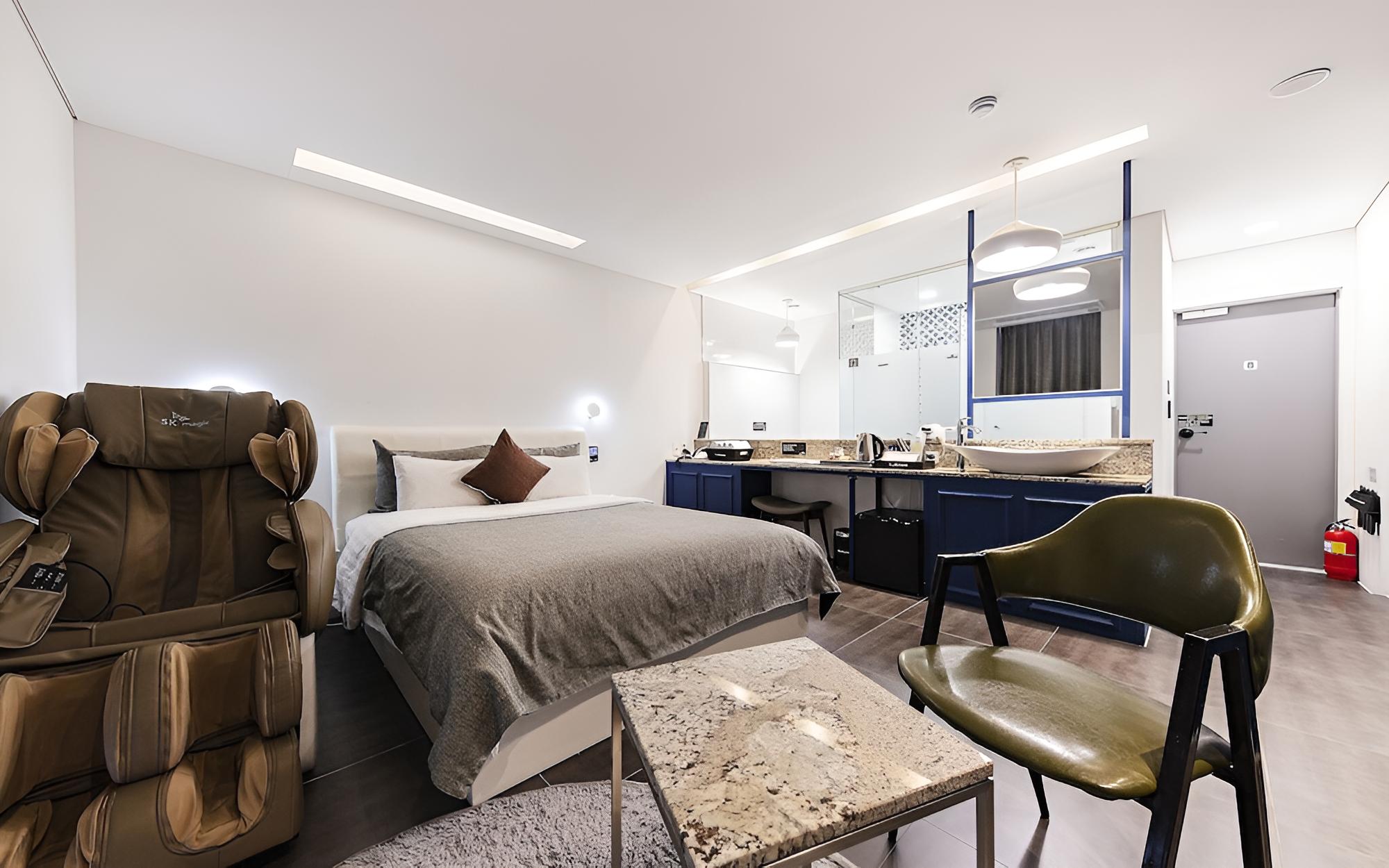 Room (Blue Superior (No 5-8)) - Photo 2
