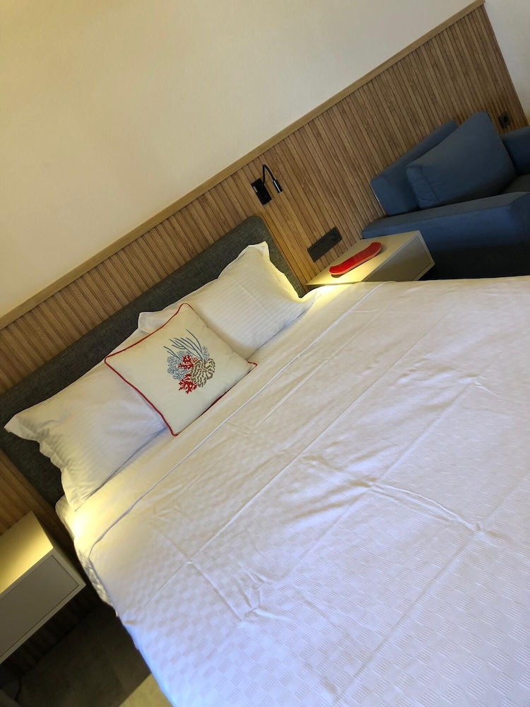 Deluxe Room - Photo 6