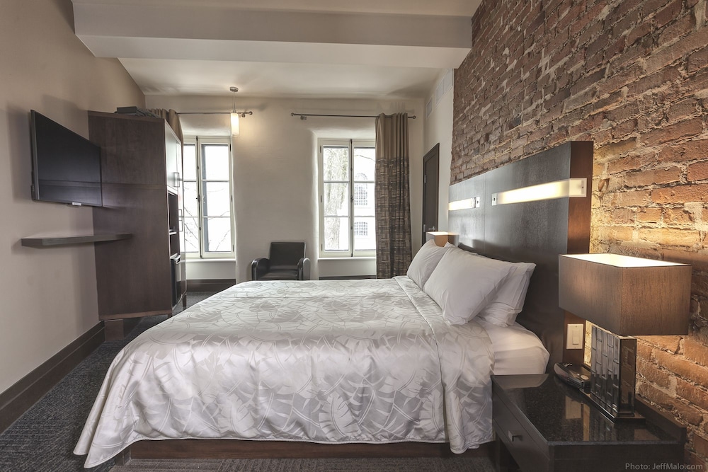 Signature Room, 1 Queen Bed photo 3