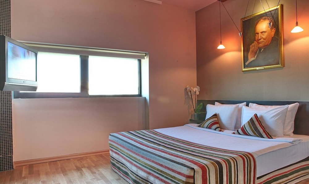 Standard Double or Twin Room - Photo 11
