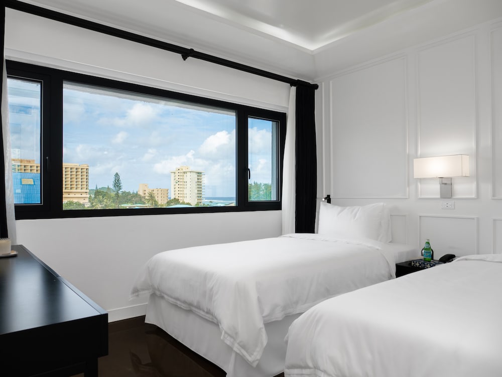 Premier Suite - Photo 7
