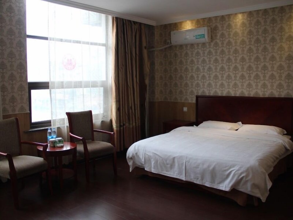 Queen Room with 1.8m Bed photo 3