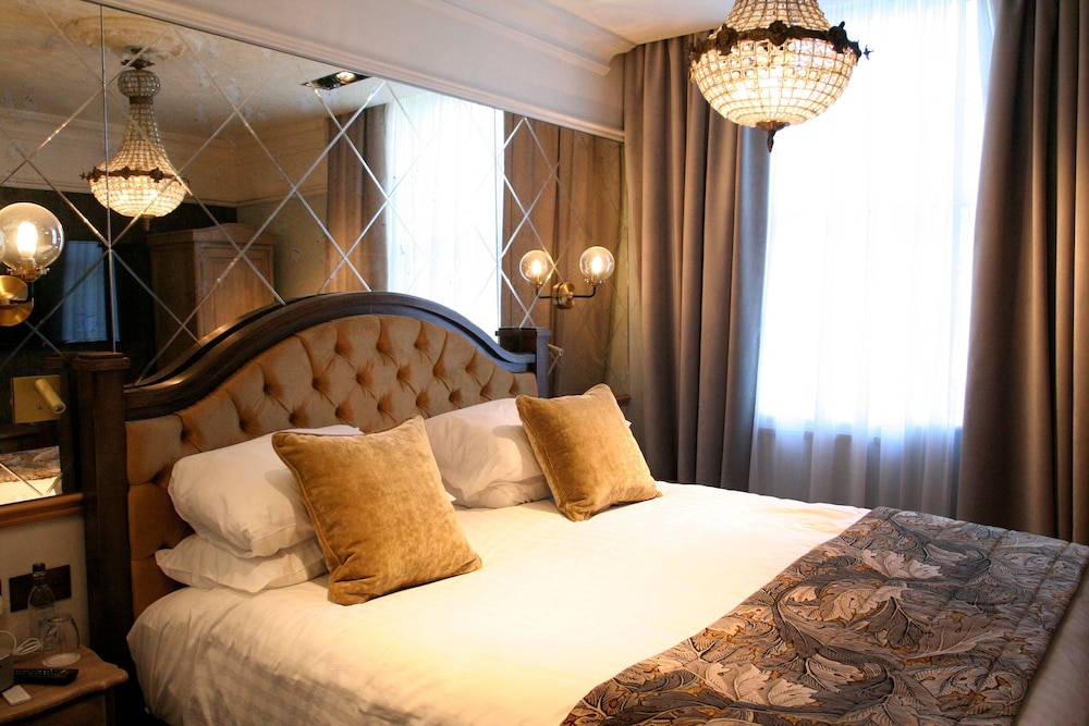 Executive Suite, 3 Bedrooms photo 2