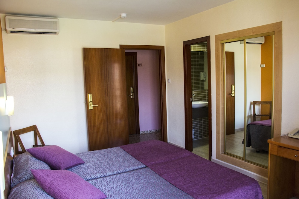 Standard Room (2 Adults) - Photo 9