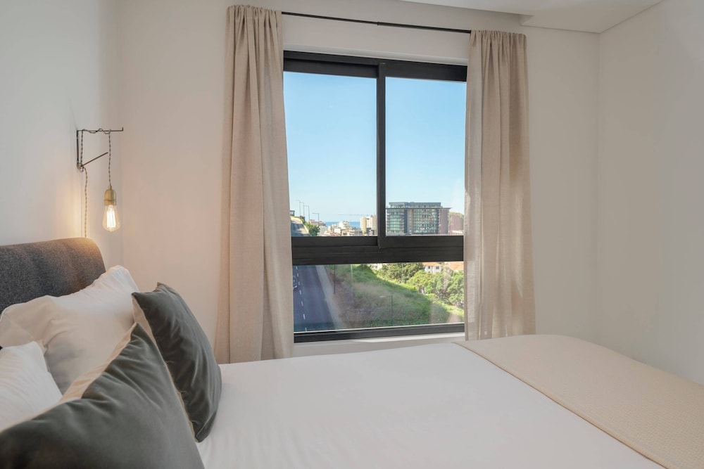 Basic Apartment, Multiple Beds