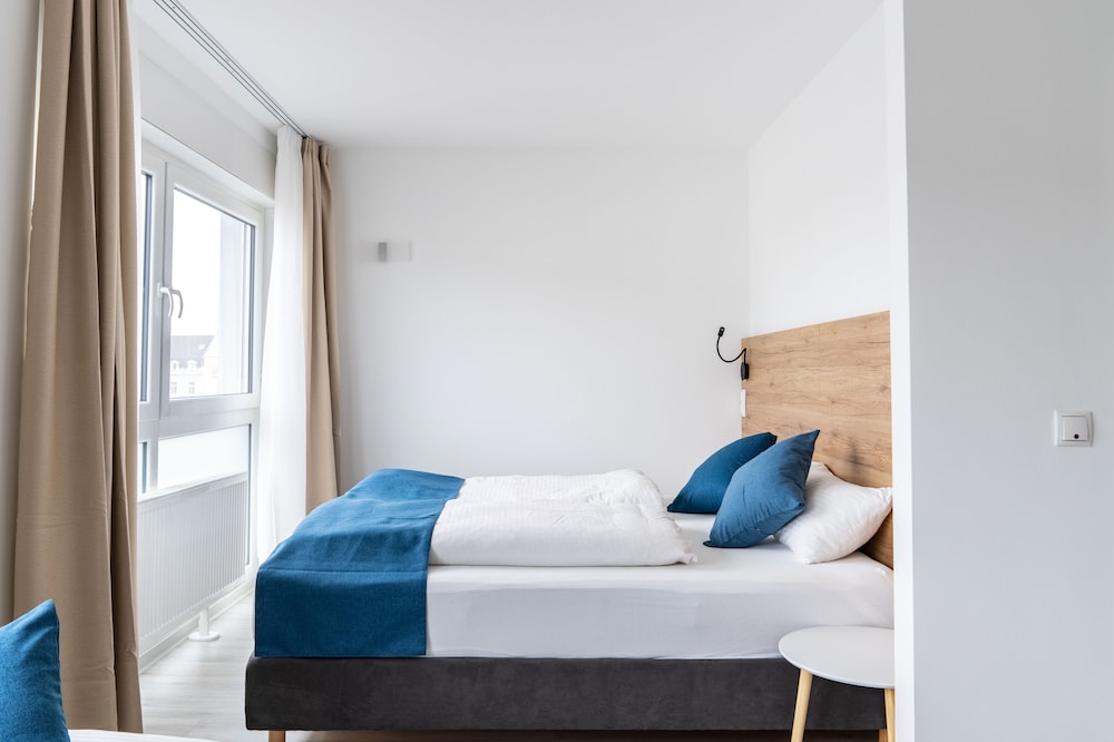 Junior Studio Suite (204-304-404)