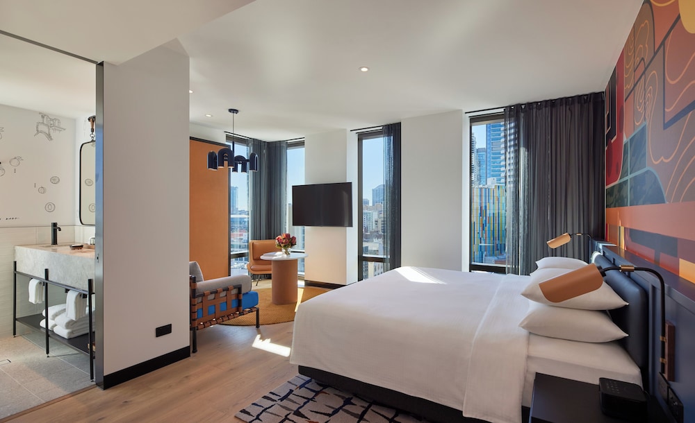 Premium Room, 1 King Bed photo 1