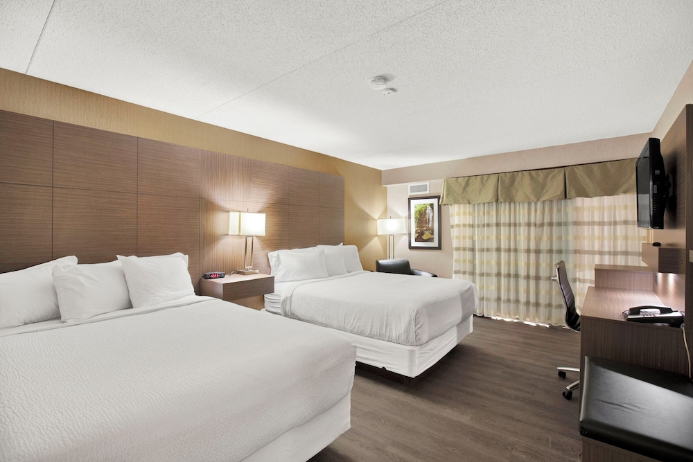 Superior Room, 2 Queen Beds, Poolside photo 3