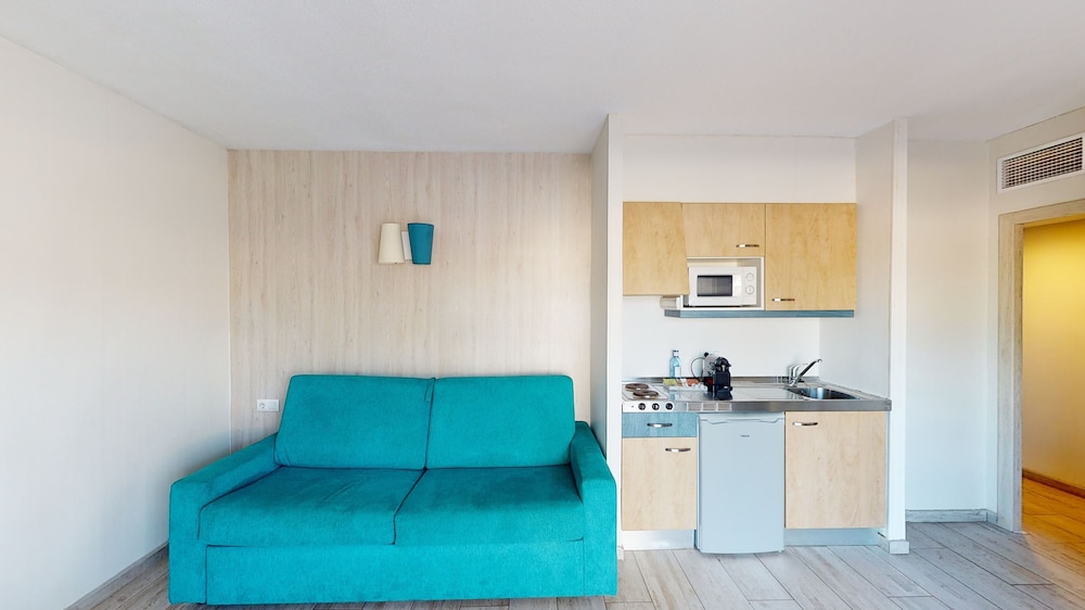 Deluxe Apartment, 1 Bedroom, Balcony - Photo 4